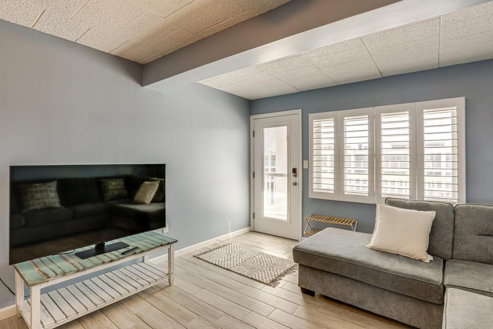 Oceanside Retreat in Mantoloking: Walk to Beach! House in Brick
