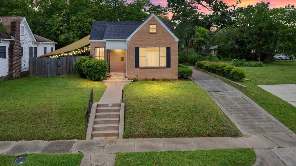 Welcome to our Cozy Kennedy Cottage House in Tyler
