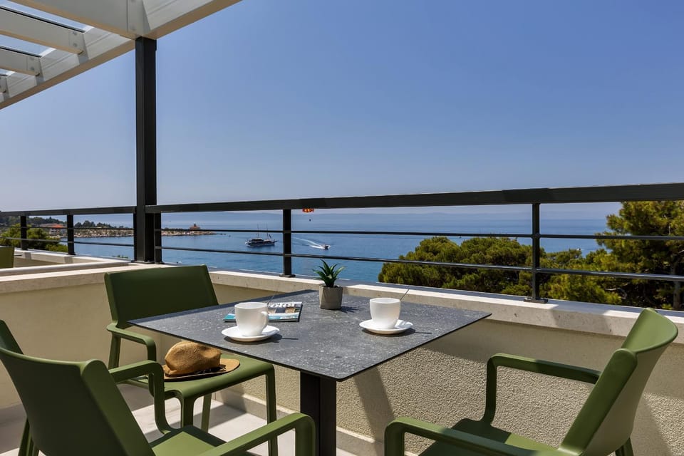 Day, Natural landscape, View (from property/room), Balcony/Terrace, Seating area, Sea view