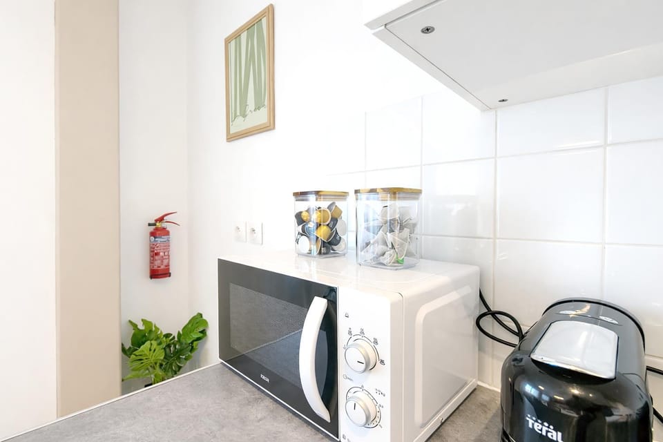 Coffee/tea facilities, microwave, kitchen