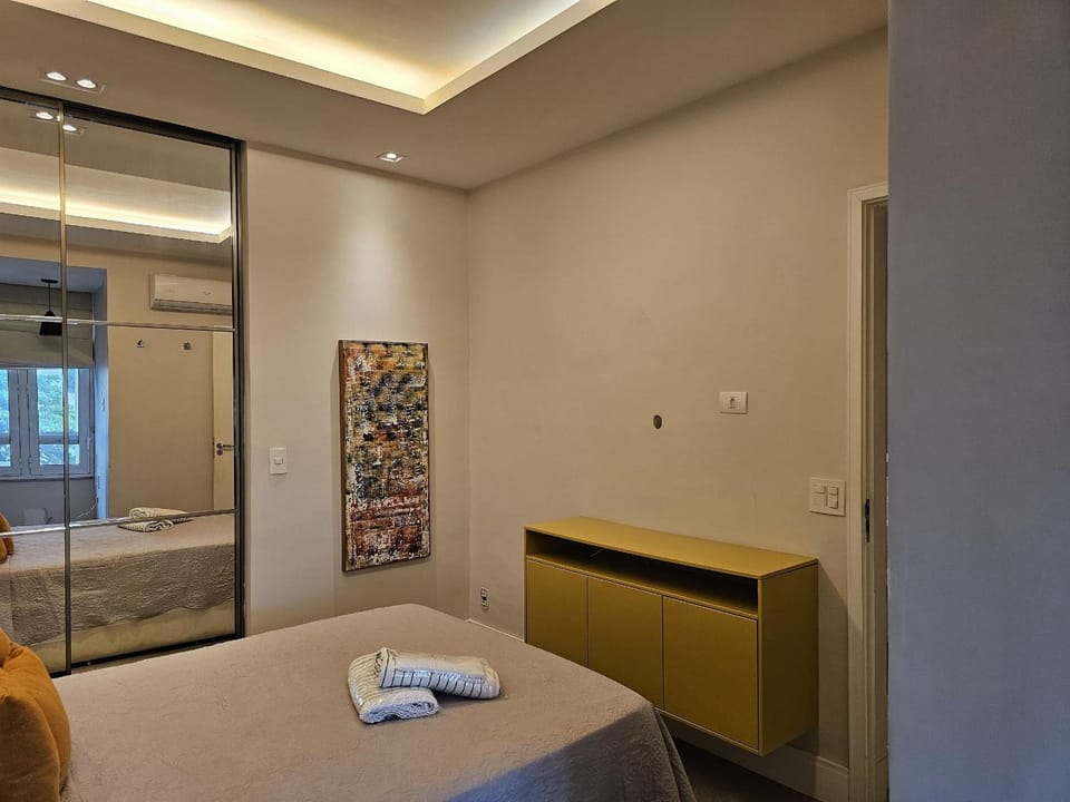Apto 2 quartos no Leblon com suíte e conforto 184 Apartment in Rio de Janeiro