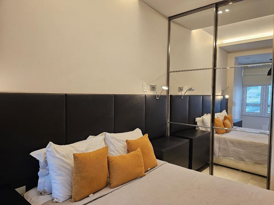 Apto 2 quartos no Leblon com suíte e conforto 184 Apartment in Rio de Janeiro