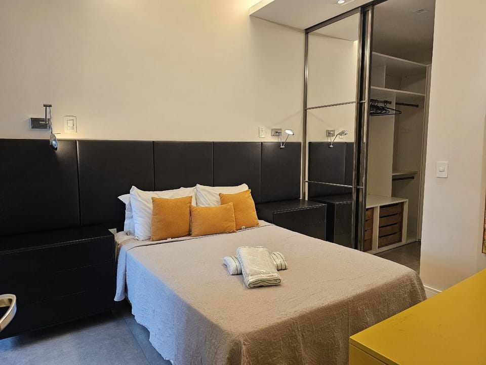Apto 2 quartos no Leblon com suíte e conforto 184 Apartment in Rio de Janeiro