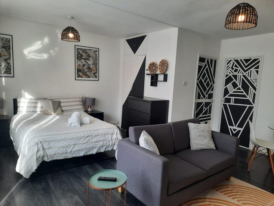 Bed, Living room, Bedroom