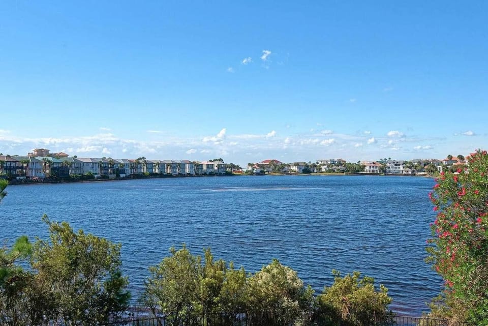 Book Me Baby! Lakeside Luxury in Destiny East House in Destin