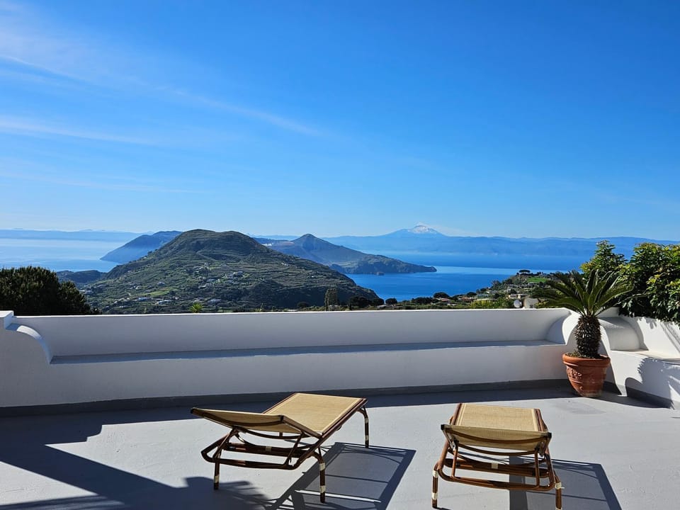 View (from property/room), Balcony/Terrace, Dining area, Landmark view, Mountain view, Sea view