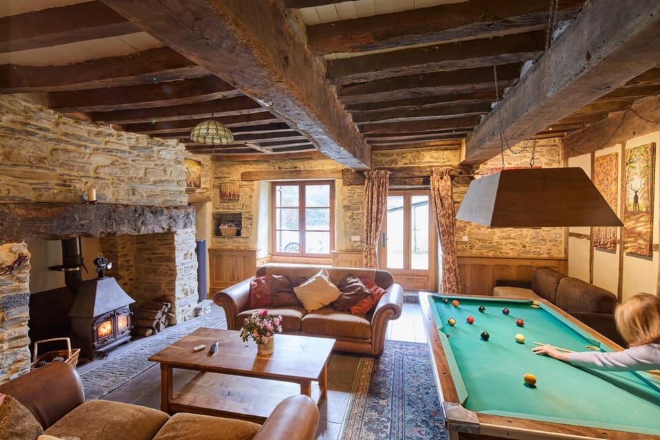 Activities, Billiard, Game Room, Living room, Seating area, Evening entertainment, Pets, Guests, children, young children, older children, Family, fireplace, furniture, pet friendly