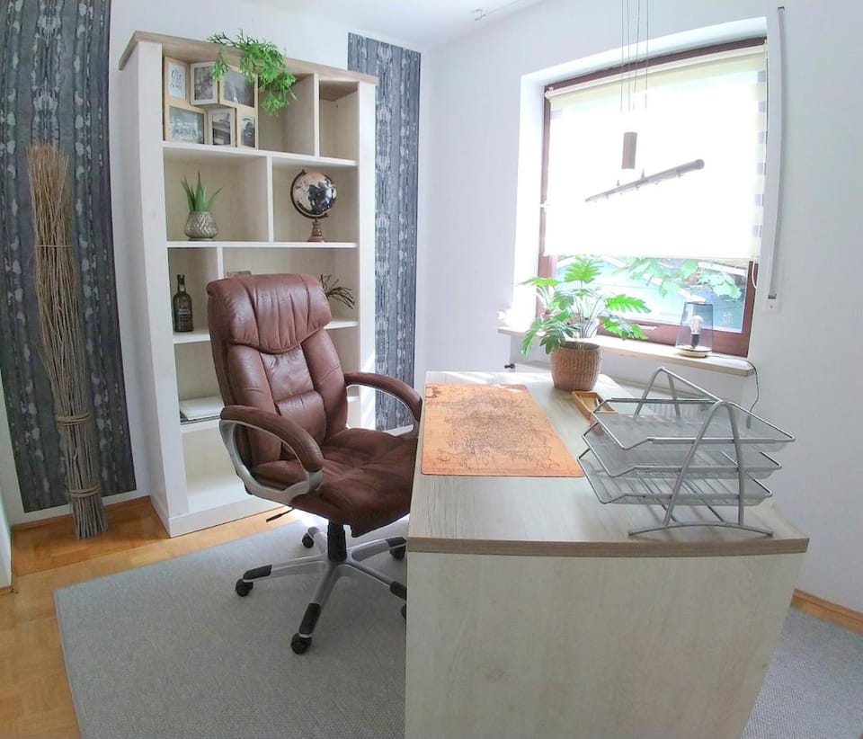 Photo of the whole room, Business facilities