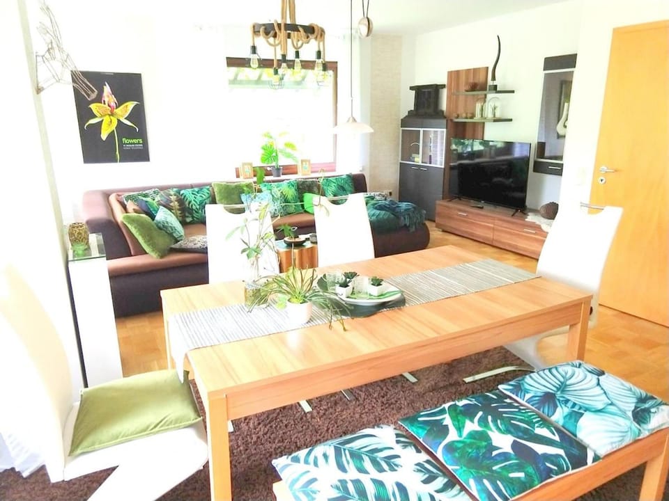 TV and multimedia, Living room, Seating area, Dining area, Breakfast, room service