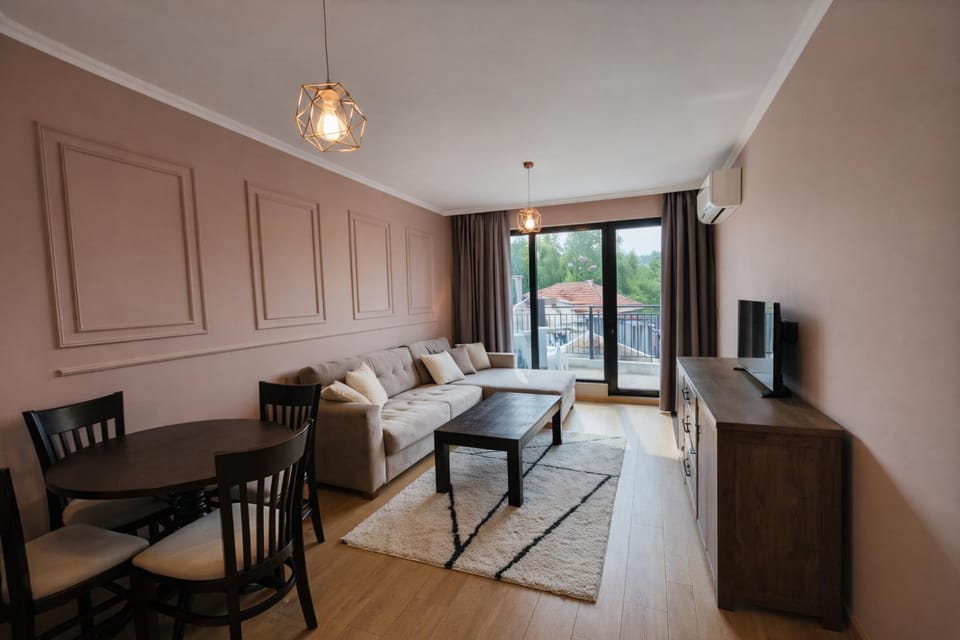 Communal lounge/ TV room, TV and multimedia, Living room