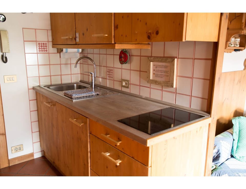 Day, Kitchen or kitchenette, stove