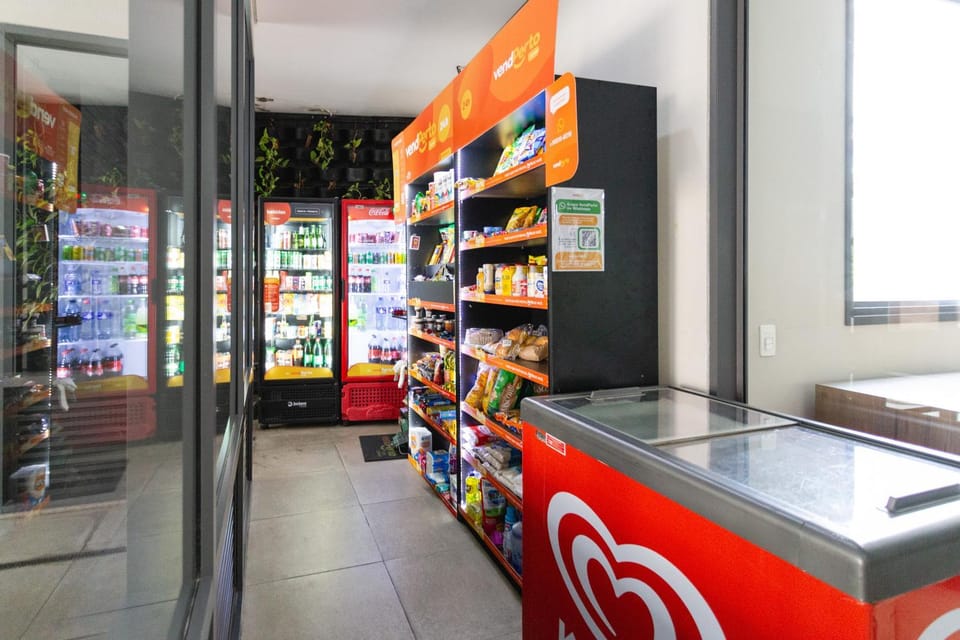On-site shops, Supermarket/grocery shop, vending machine