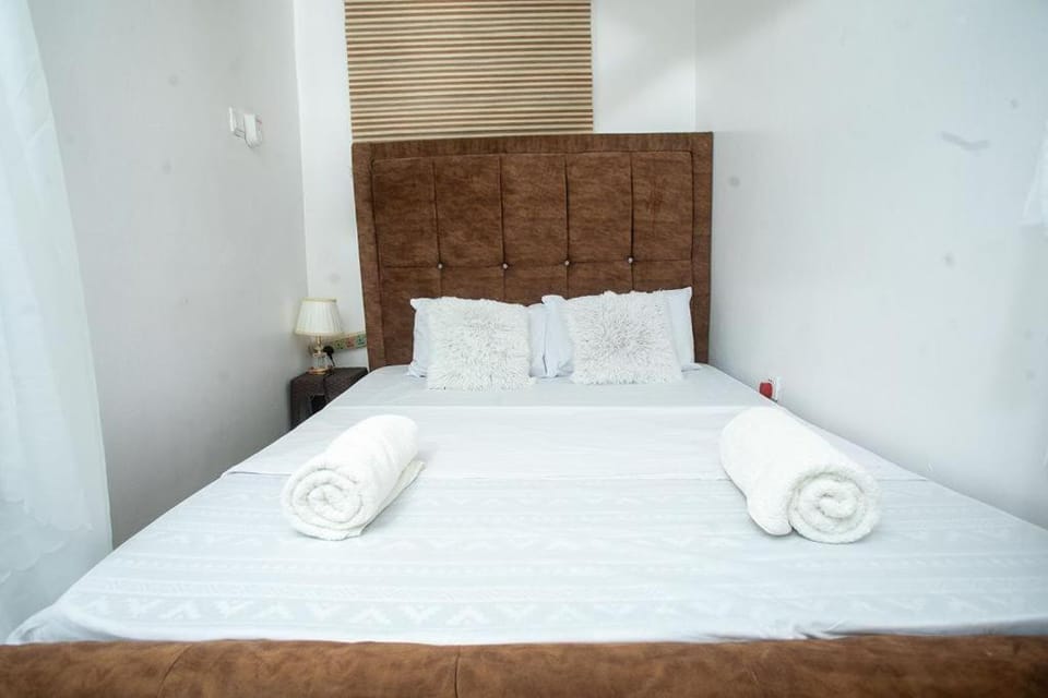 Photo of the whole room, Bedroom, towels