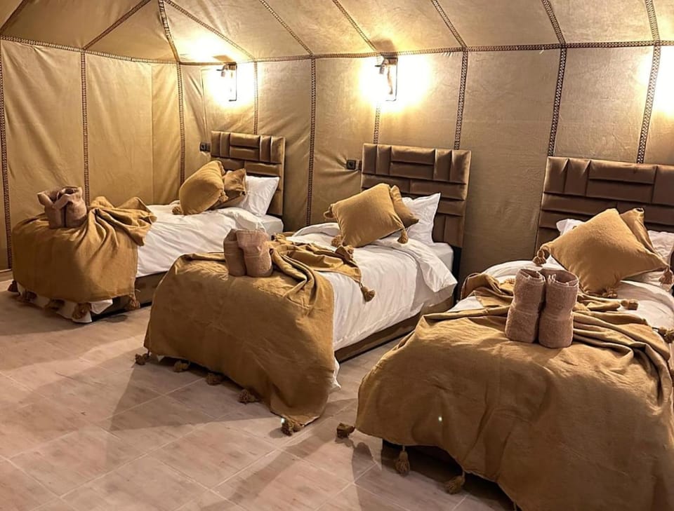 Photo of the whole room, Bedroom, towels