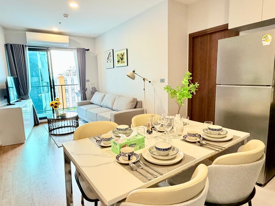 Living room, Dining area