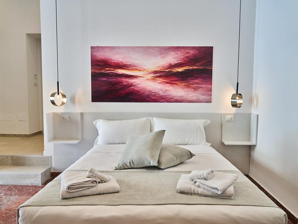 Bed, Photo of the whole room, Bedroom, towels