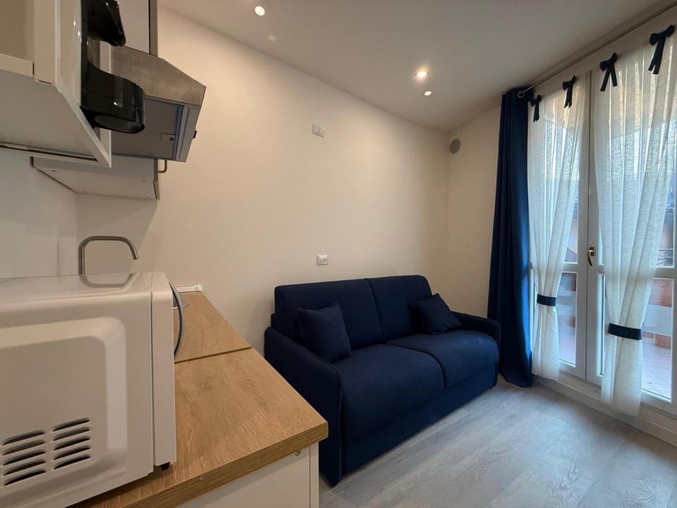 TV and multimedia, Kitchen or kitchenette, Seating area