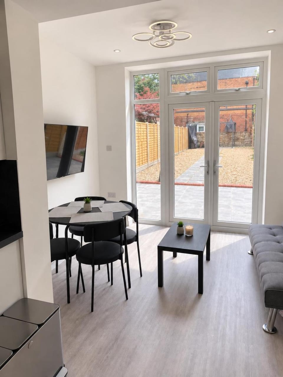 Stylish 2Bed Retreat Fast Links to Central London Apartment in London