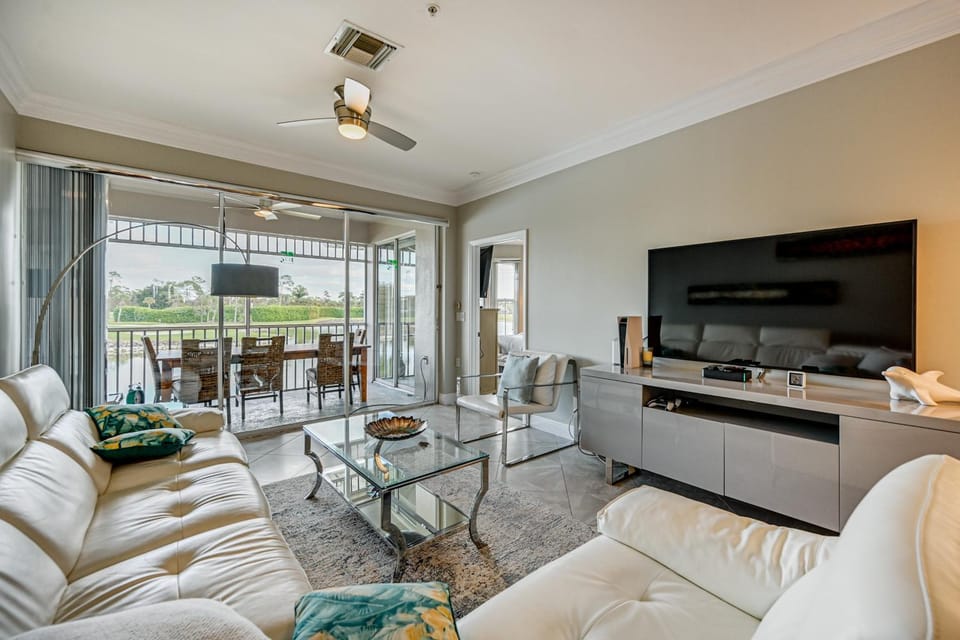 Luxury Waterfront Living! Naples Resort Condo House in Lely Resort