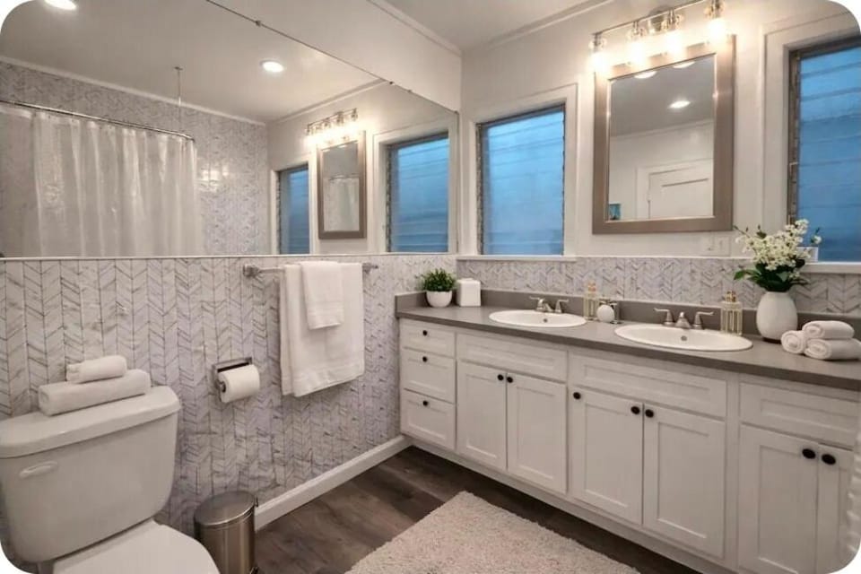 Toilet, Bathroom, towels