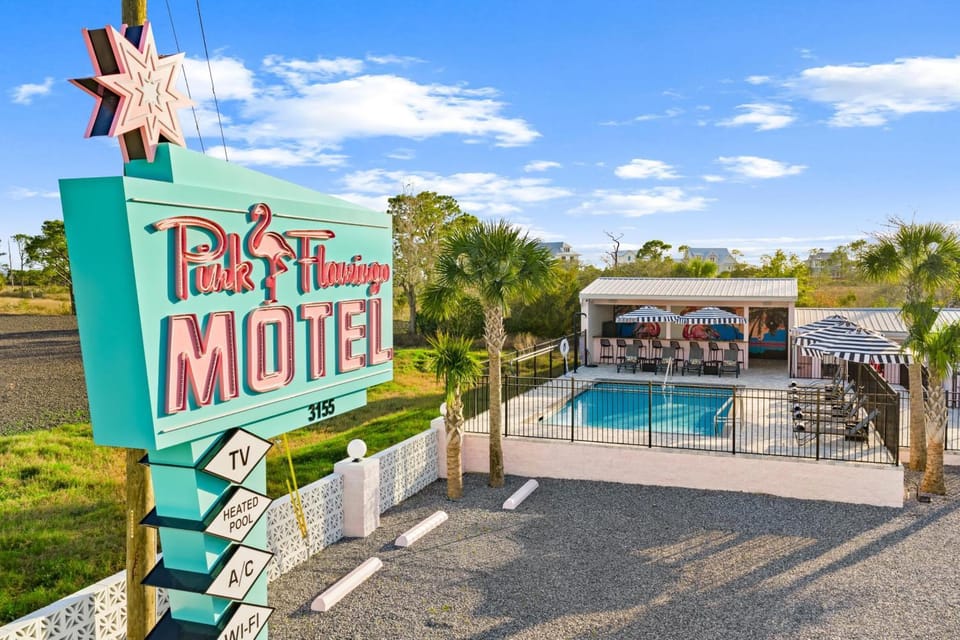 Day, Natural landscape, Balcony/Terrace, Pool view, Swimming pool, Parking, sunbed