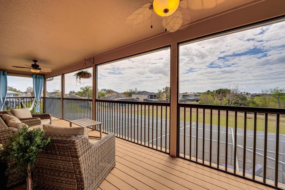 Deck + Community Perks: Home Near Disney Parks! House in Four Corners