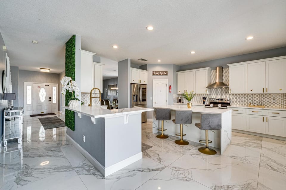 Deck + Community Perks: Home Near Disney Parks! House in Four Corners
