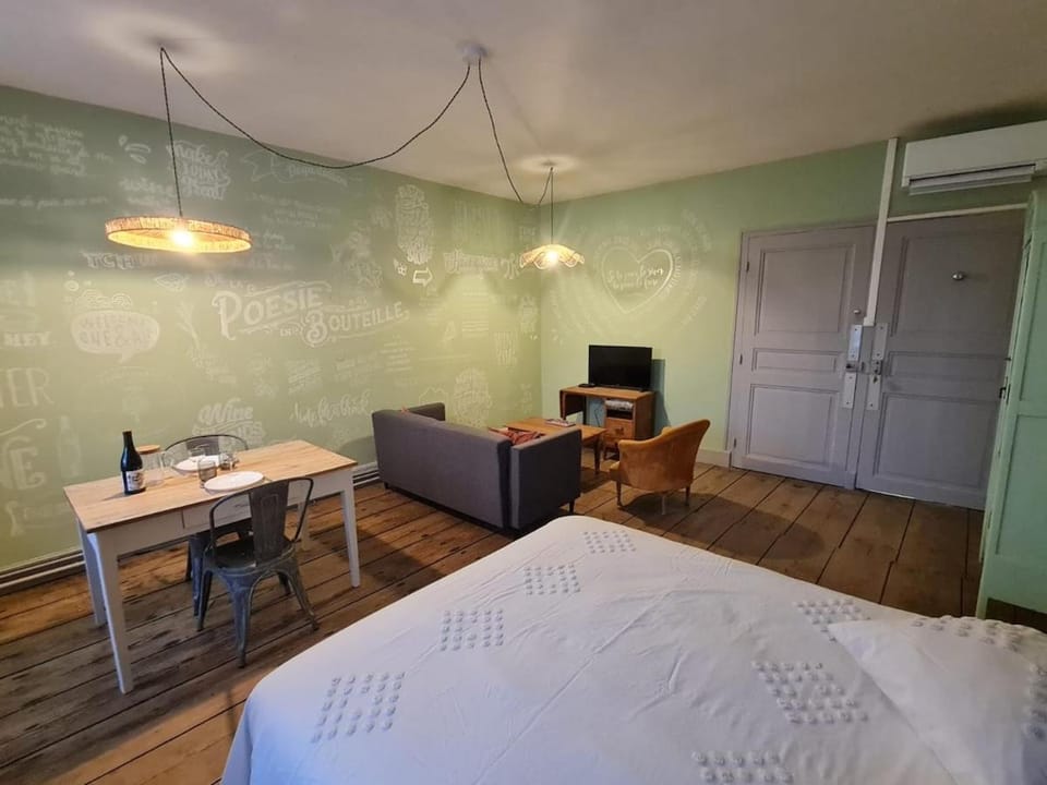 Le Nid du Facteur appartement avec clim, wifi et jardin Apartment in Auvergne-Rhône-Alpes