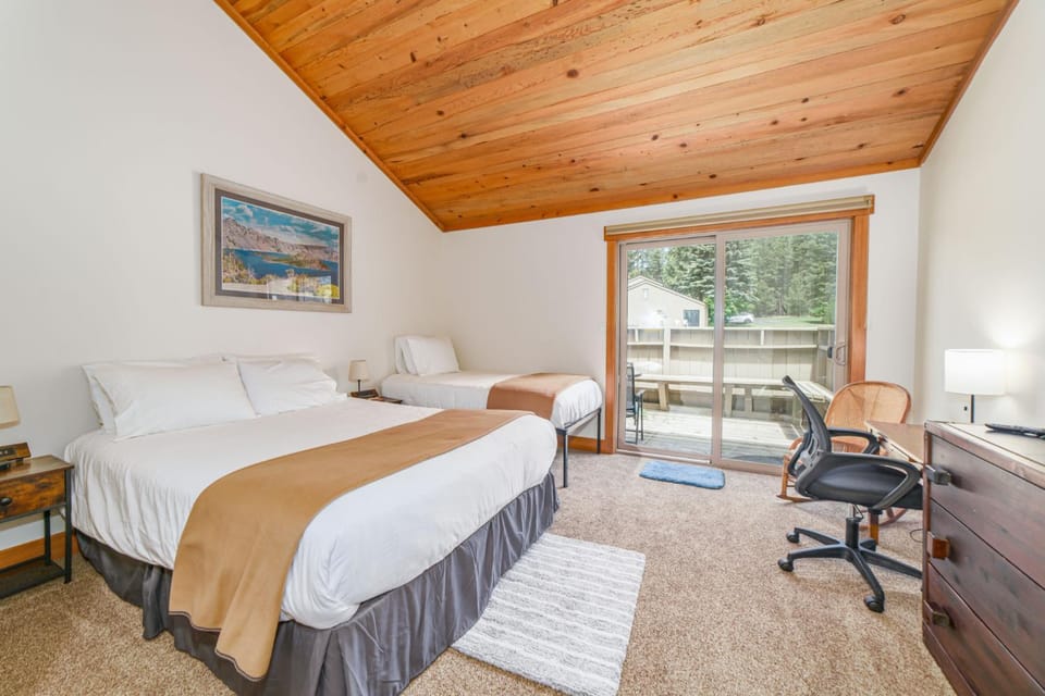 Lodge Room 035 House in Black Butte Ranch