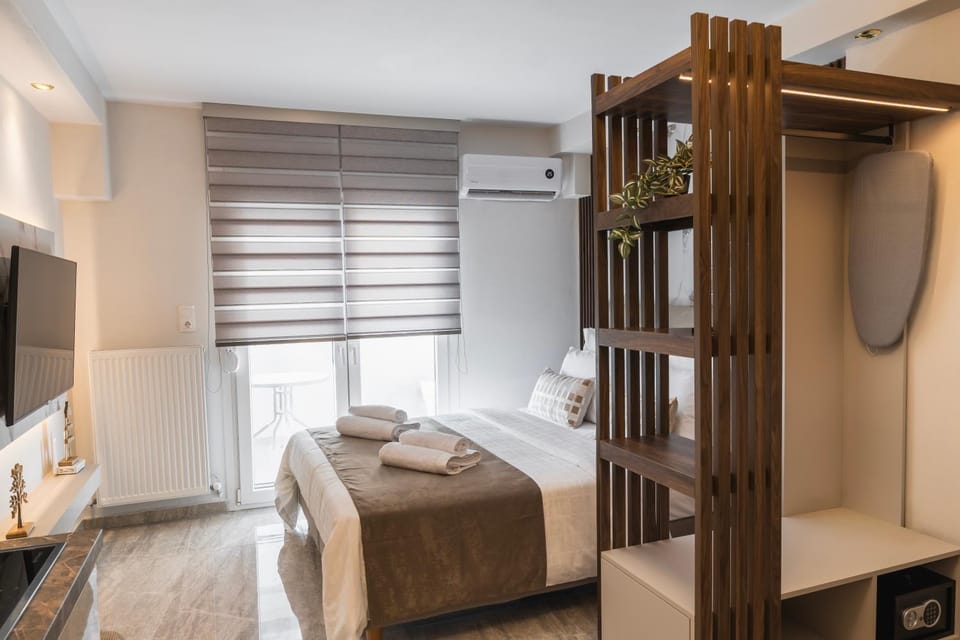 Bed, TV and multimedia, Photo of the whole room, Bedroom, wardrobe, air conditioner