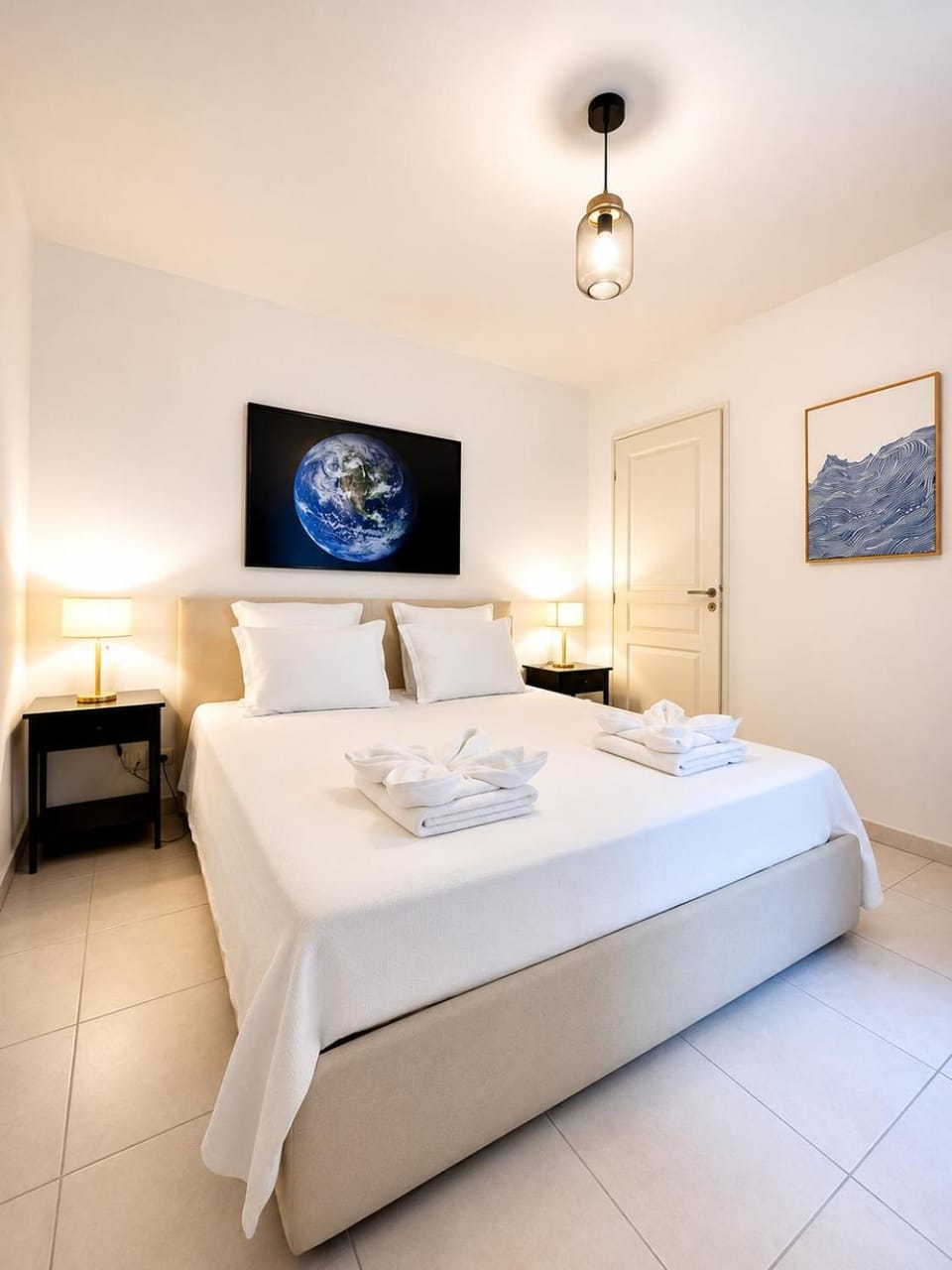 Bed, Bedroom, towels