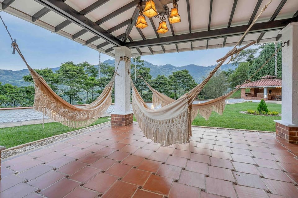 Countryside Villa | Pool, BBQ & Views, Starlink House in Copacabana