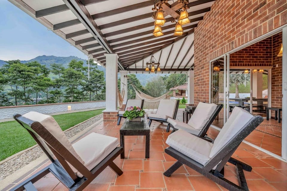 Countryside Villa | Pool, BBQ & Views, Starlink House in Copacabana
