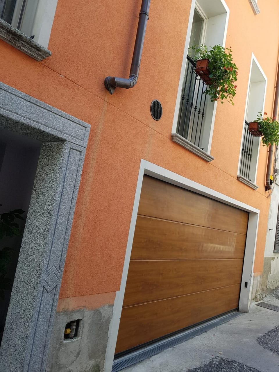 Property building, Mountain view, Street view