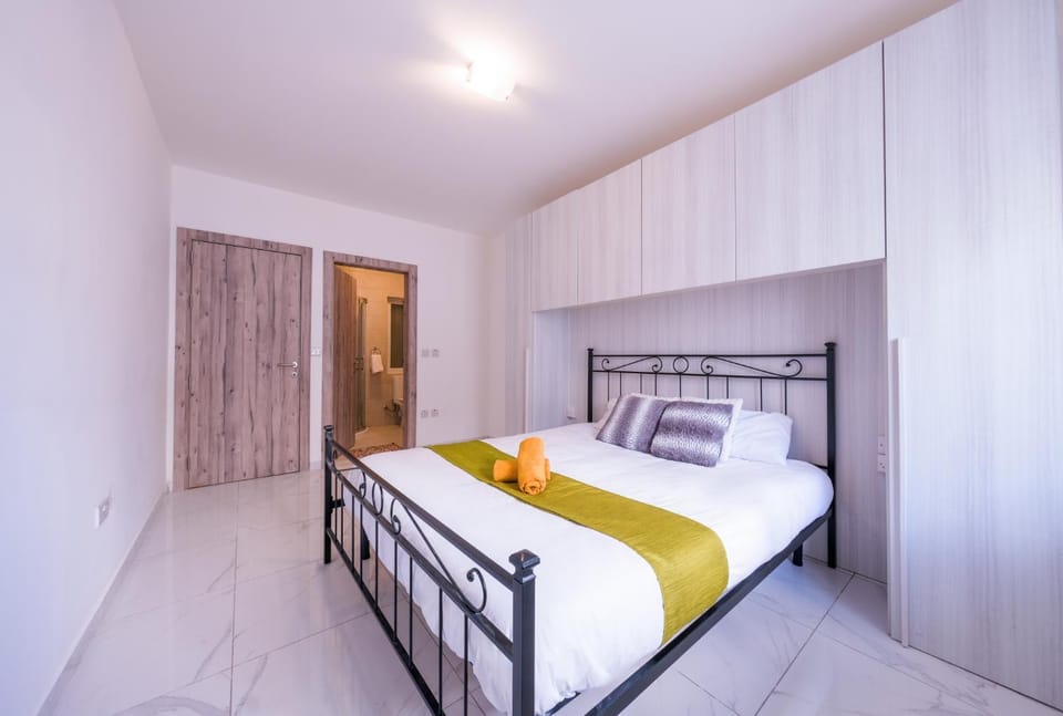 Swieqi Apartment Next to Paceville Nightlife and Beach Perfect for Groups Apartment in Saint Julians
