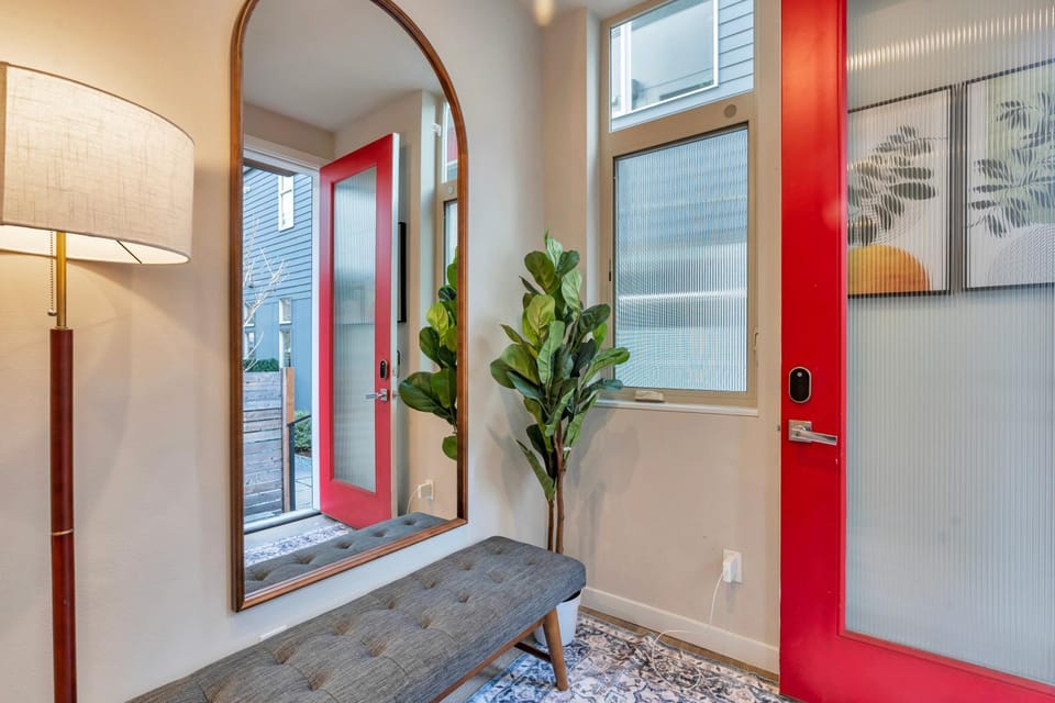 Standalone Modern townhouse in Seattle House in Columbia City