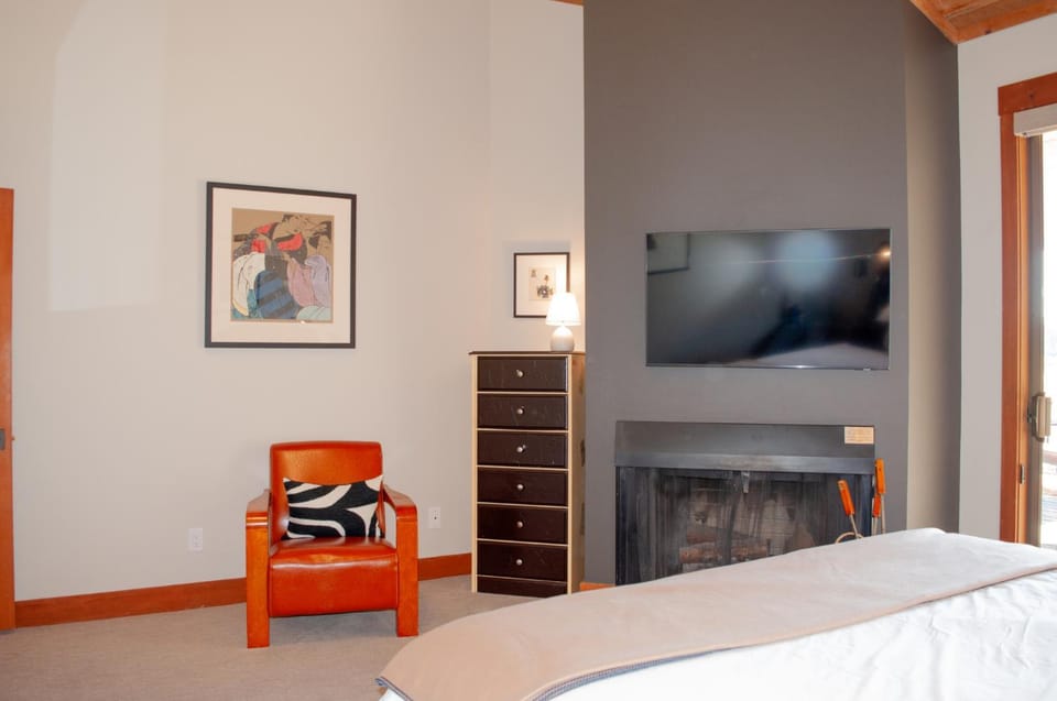 Lodge Room 015 House in Black Butte Ranch