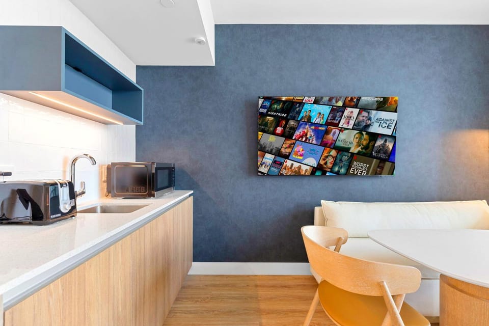 TV and multimedia, Kitchen or kitchenette, Dining area