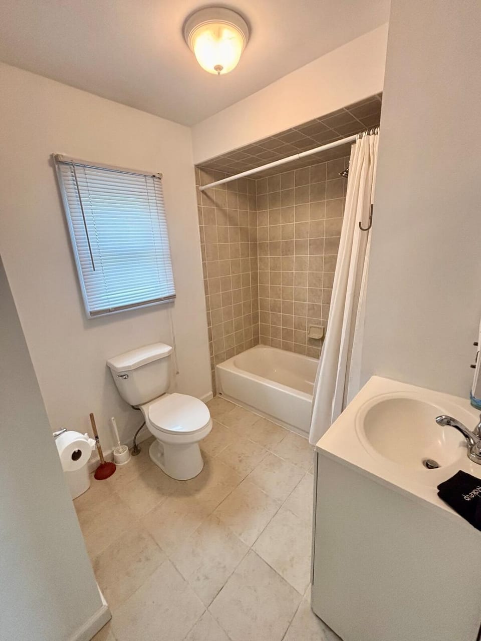 Toilet, Bathroom, Bath, hair dryier