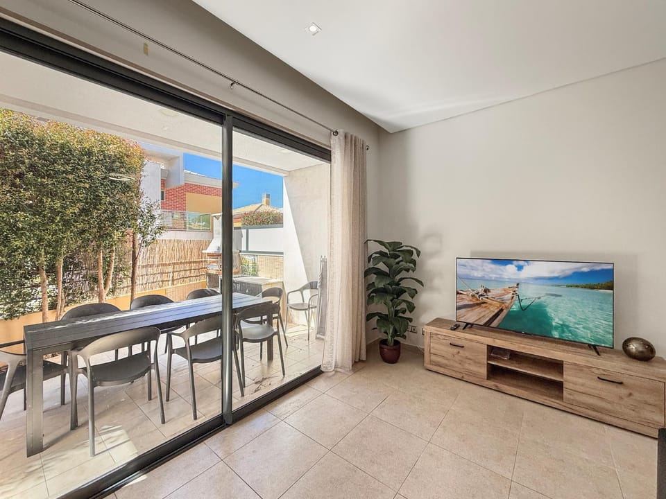 Patio, View (from property/room), Balcony/Terrace, Living room, Seating area