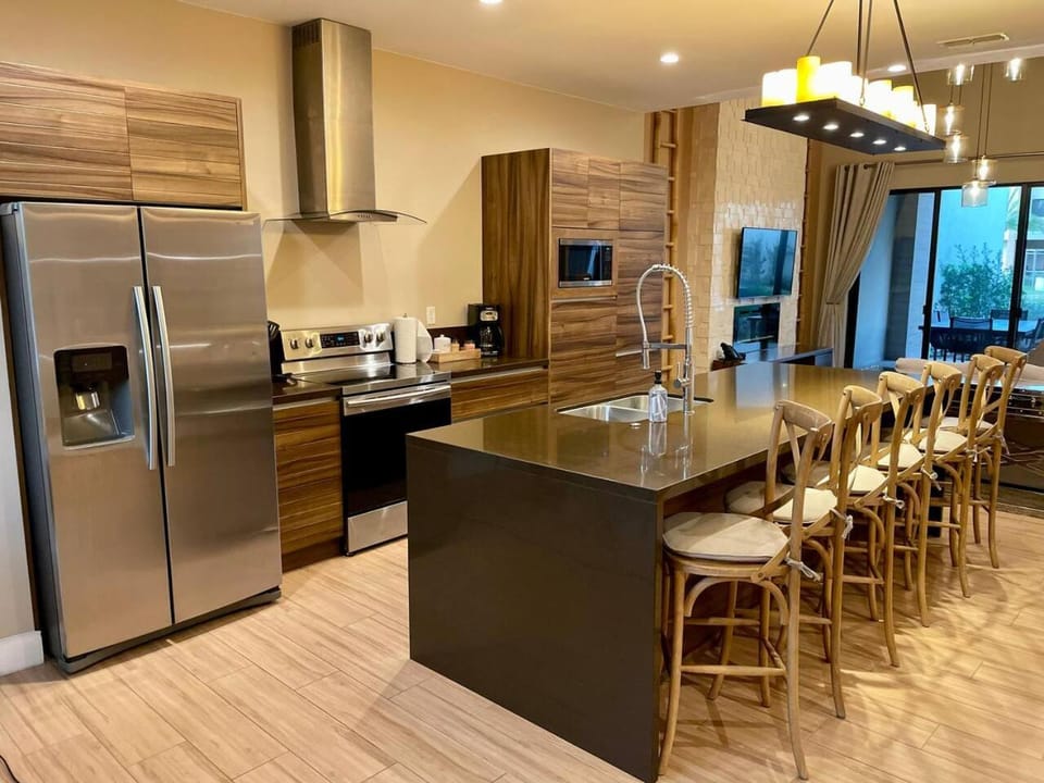 Next to Disney! 4BR/4.5 BATH Luxury Townhouse House in Bay Lake