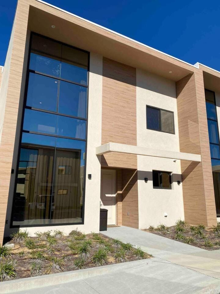 Property building, Day