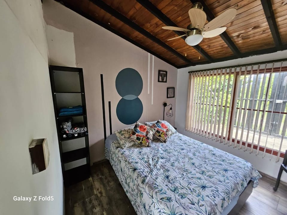 Red Cabin Retreat with free airport rides Cabin in Pereira