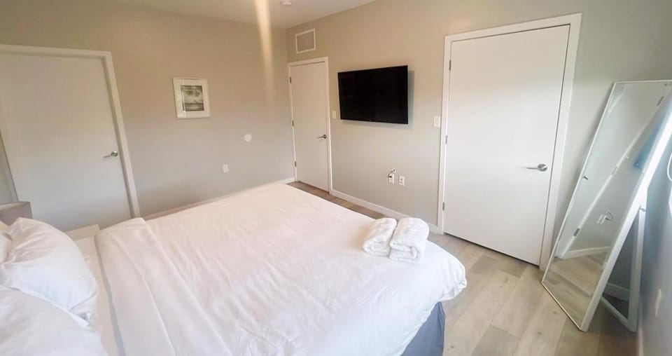 Bed, TV and multimedia, Bedroom, towels, wardrobe