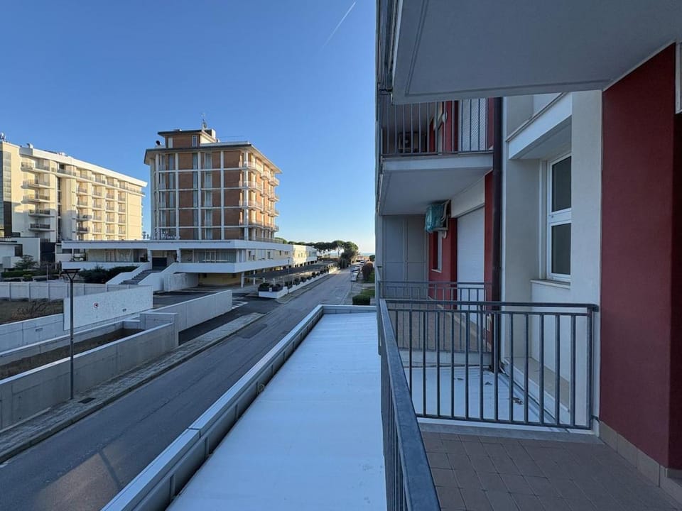 Day, View (from property/room), Balcony/Terrace, Street view