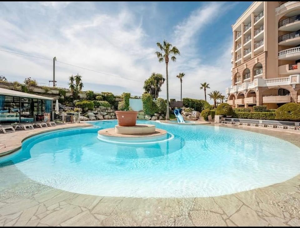 Charmant appartement au cœur de Cannes, proche Palais et Croisette, piscine et mer à 1 min Apartment in Cannes