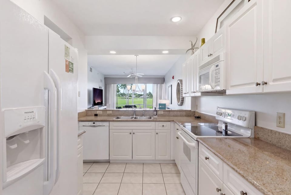 1315 - First-Floor Accessible Villa - Golf Views House in Lely Resort