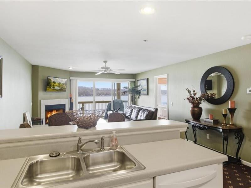 Ledges Condo - 3Bed 3Bath - Boat Dock - Seasonal Pool House in Osage Beach