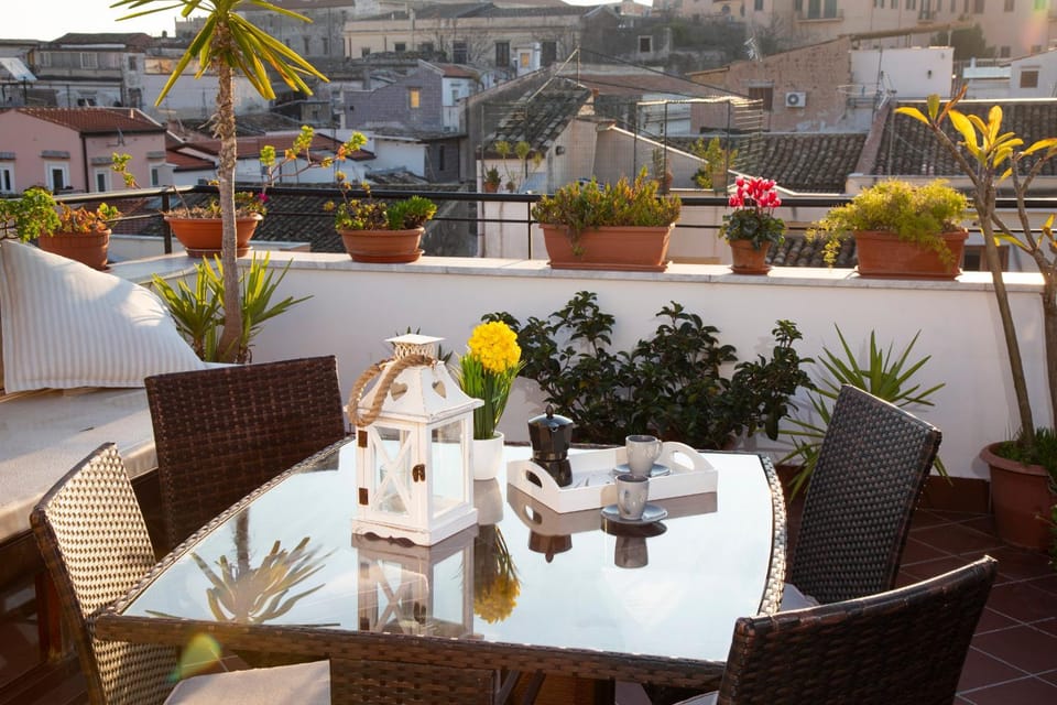 View (from property/room), Balcony/Terrace, City view