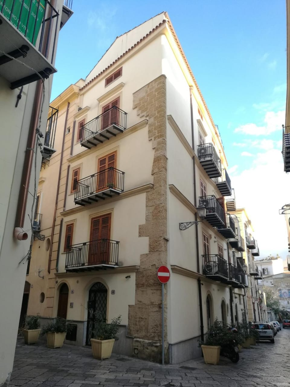 Property building, Neighbourhood